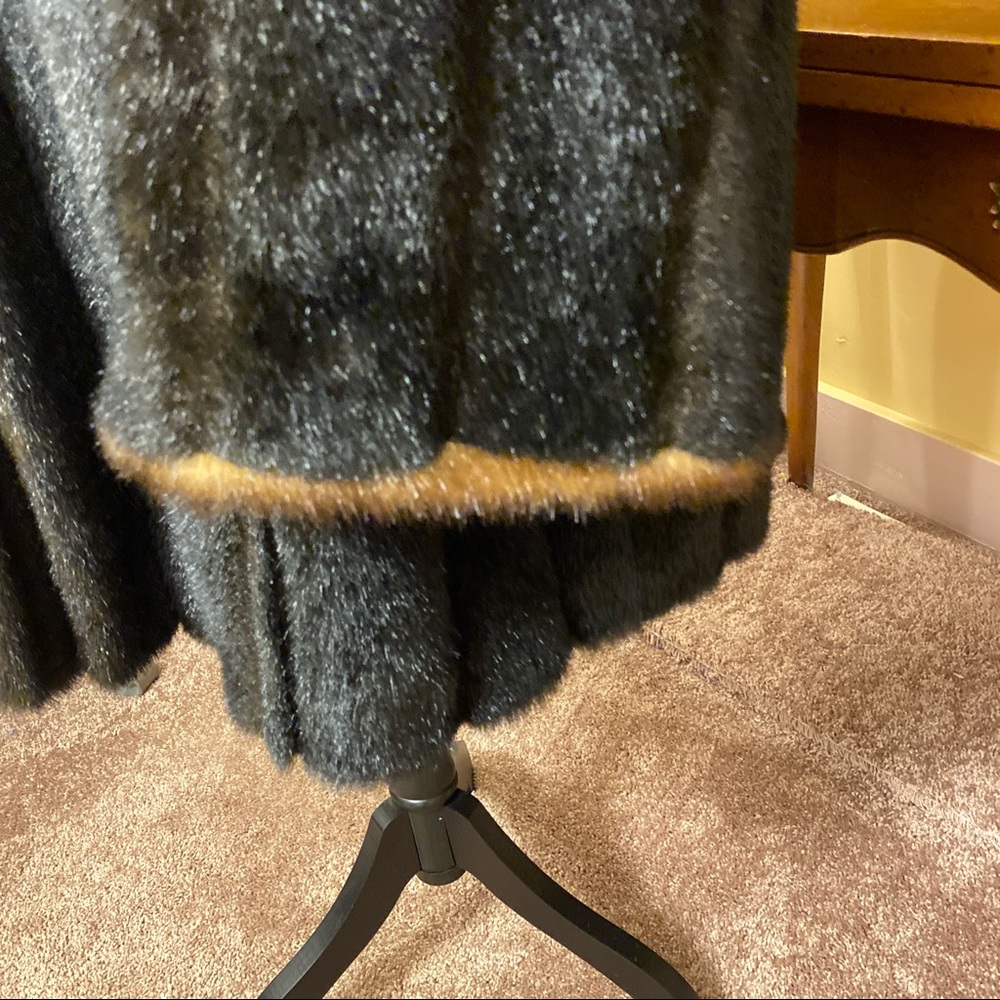 Pamela McCoy Faux Fur Coat.  EUC. - Picture 14 of 16